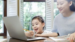 Child learning Chinese