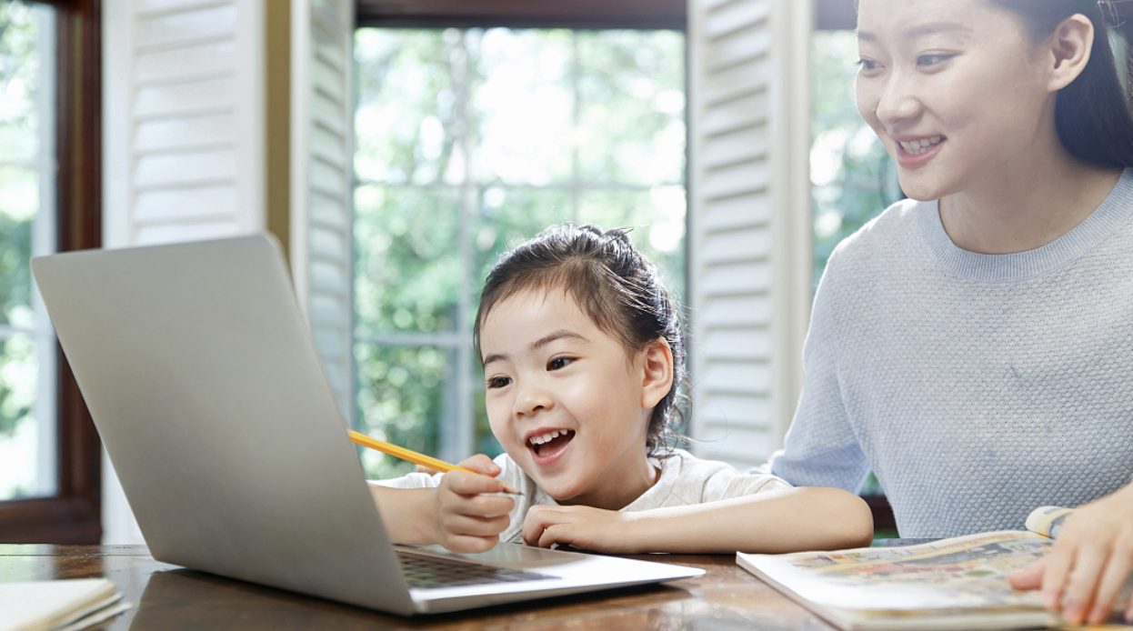 Learner participating in interactive Chinese class