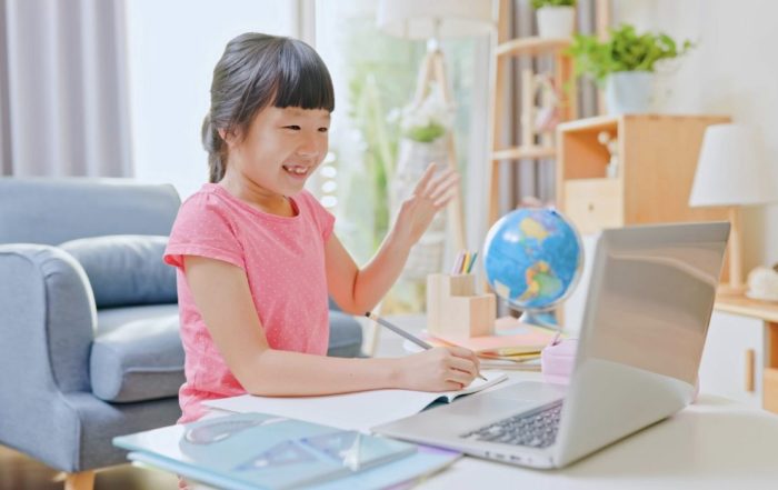 Child responding actively during virtual learning